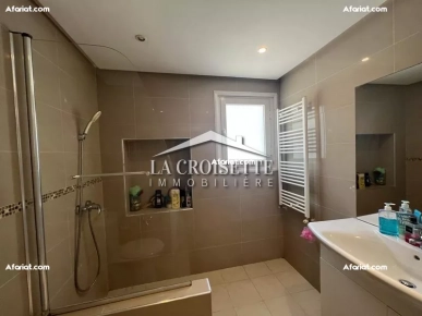 Villa S+4 avec piscine à Gammarth ZVL0882