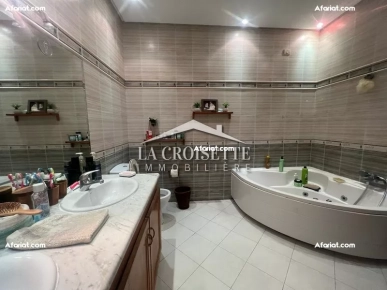 Triplex S+4 avec jardin à La Marsa MTRV0051