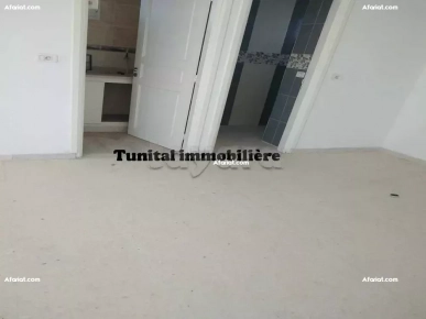 La Marsa Bhar lazrek à louer appartement au 4éme étage