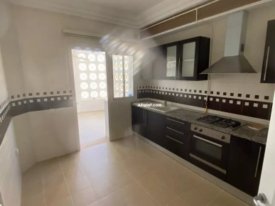 À vendre Appartement s+4 à Hay Wahat L’Aouina