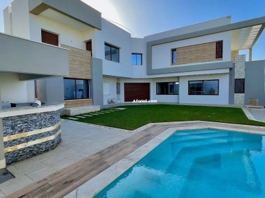 Villa haut standing avec piscine à vendre – Boumhal