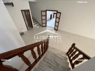 Villa S+5 avec piscine à La Marsa ZVL1394