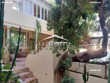 Une charmante villa S+3 avec piscine à Carthage  MVL0371