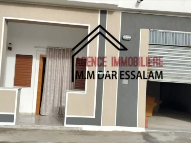 maison indépendante avec un garage