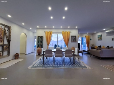 Une Villa S+3 avec piscine à vendre à Houmt Souk