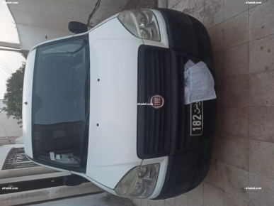 voiture utilitaire fiat Doblo en bonne état