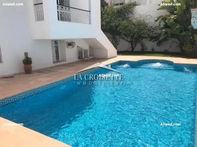 Villa S+5 avec piscine à La Marsa MVL1112