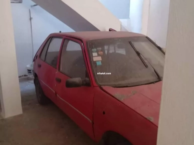 A vendre peugeot 205 essence A vendre peugeot 205 essence