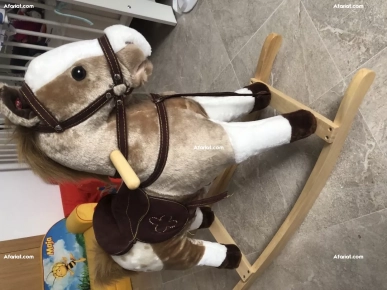 un cheval à bascule pour enfant neuf importe