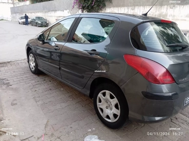 a vendre une belle 308 Peugeot essence