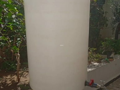 vend 4 futs en plastique alimentaire vend 4 futs en plastique alimentaire