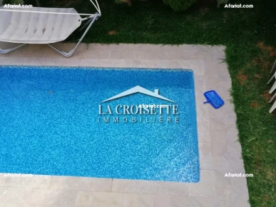 Villa S+5 avec piscine à La Soukra  MVV0253