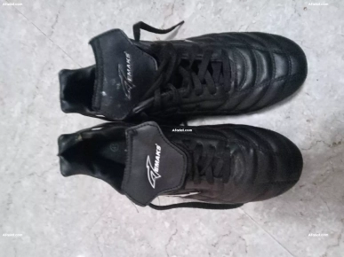 crampon pointue 39.. marque connue ....très souple ..prix 50 d