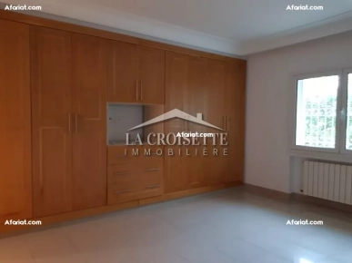 Appartement S+3 avec terrasse à La Marsa MAV1631