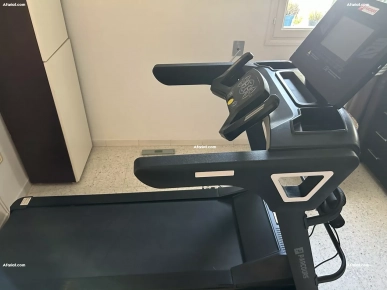 À vendre : Tapis de course Parcours Fitness Q5 – État neuf !