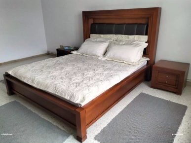 Chambre à coucher bon prix : Lit double+2tables de nuit +commode