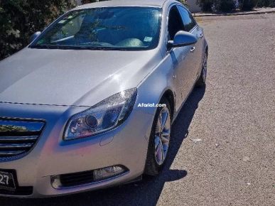 jolie opel insignia num watsup. +436765535556