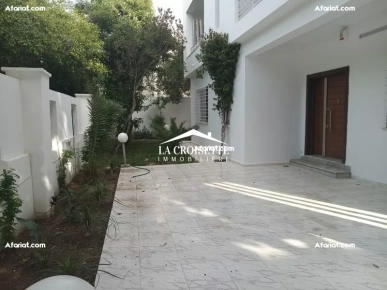 Villa S+5 à La Marsa ZVL1631