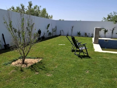 AV belle villa avec piscine de 500m pas loin de hammamet yasmnie