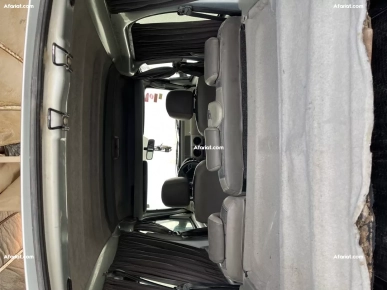 A vendre renault kangoo essence 5 places 5 chevaux année 2002