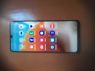 3 telephones