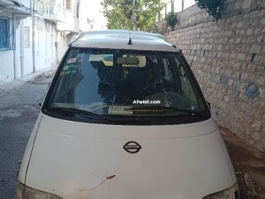Nissan serena 8 place