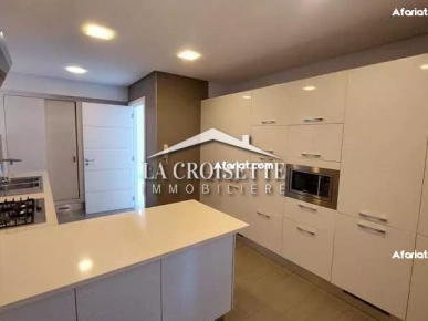 Villa S+3 vue sur mer avec piscine à Carthage  MVL0319