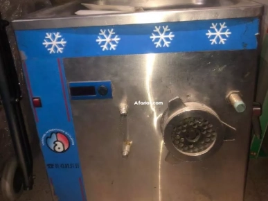 hachoir  viande réfrigérer en bon état alimenté en 380v
