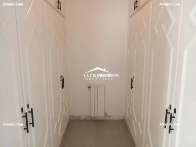 Villa S+4 avec piscine à La Marsa ZVL1599