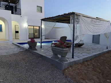 Villa avec piscines de 8 m pour louer à Djerba Midoune 450 Din