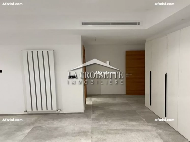 Triplex S+5 avec piscine à Gammarth MDL0570