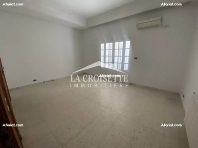 Villa S+9 avec piscine à La Soukra MVL1480