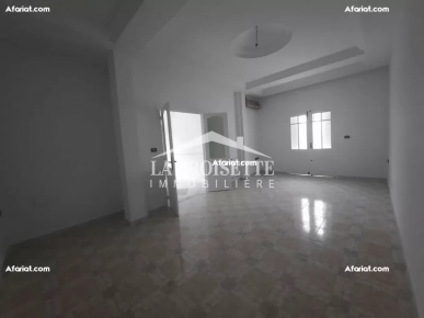 R-de-ch S+3 un usage bureautique à Ain zaghwene ZBL0472