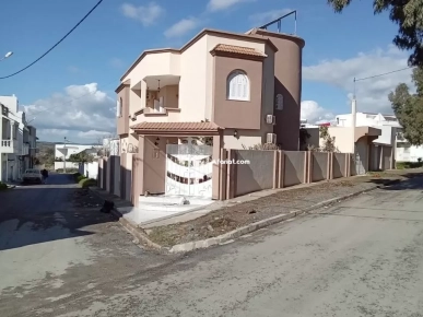 Villa d’angle avec jardin + double façade – Menzel Bourguiba