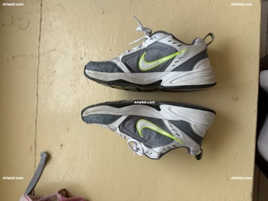 nike air monarch sport