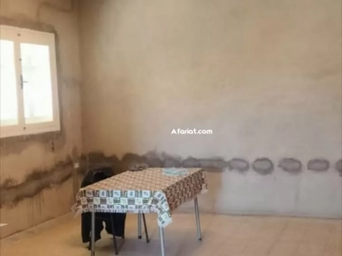 maison spacieuse avec un garage