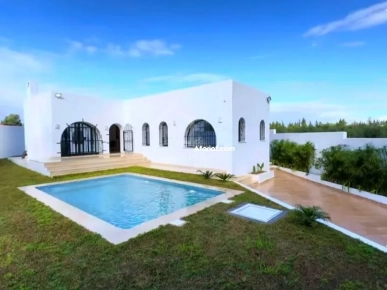 Une villa toute neuve avec piscine à vendre à Hammamet Sud