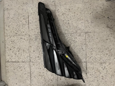 Phares avant Hyundai Tucson 2021 – 1 bon / 1 fendu