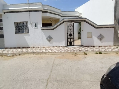 Une maison nouvellement construite au centre d'El Hawaria