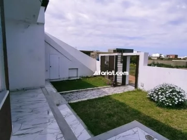 une belle maison nouvellement construit située a la plage el haou