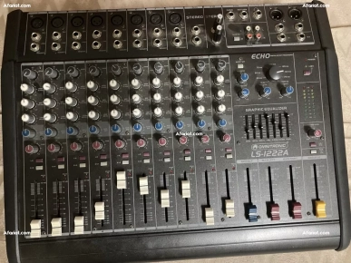 table de mixage amplifiée
