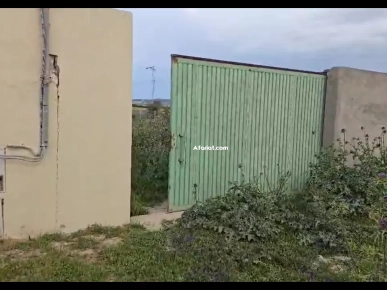 Un terrain de 1000m2 sur la route principale sidi younes