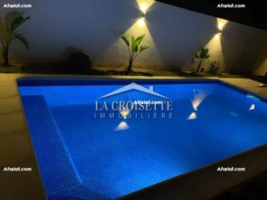 Villa S+5 avec piscine à La Soukra  MVV0352