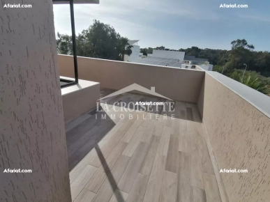 Triplex S+4 avec jardin et piscine à Gammarth  MTRV0021