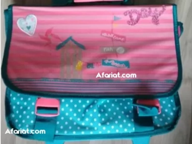 Cartable à roulettes tout neuf importé de France Cartable à roulettes tout neuf importé de France