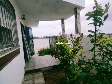 Maison et un studio à vendre à el'Houaria, route de la plage