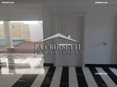 Appartement S+4 avec jardin et piscine à La Soukra MAL2145