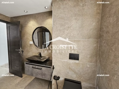 Villa S+4 avec piscine à La Soukra MVV0370
