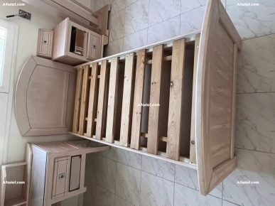 Chambre complète à vendre-lit+ bureau+table de nuit+porte manteau