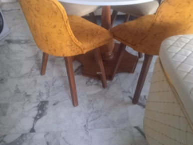 TABLE ET CHAISES
